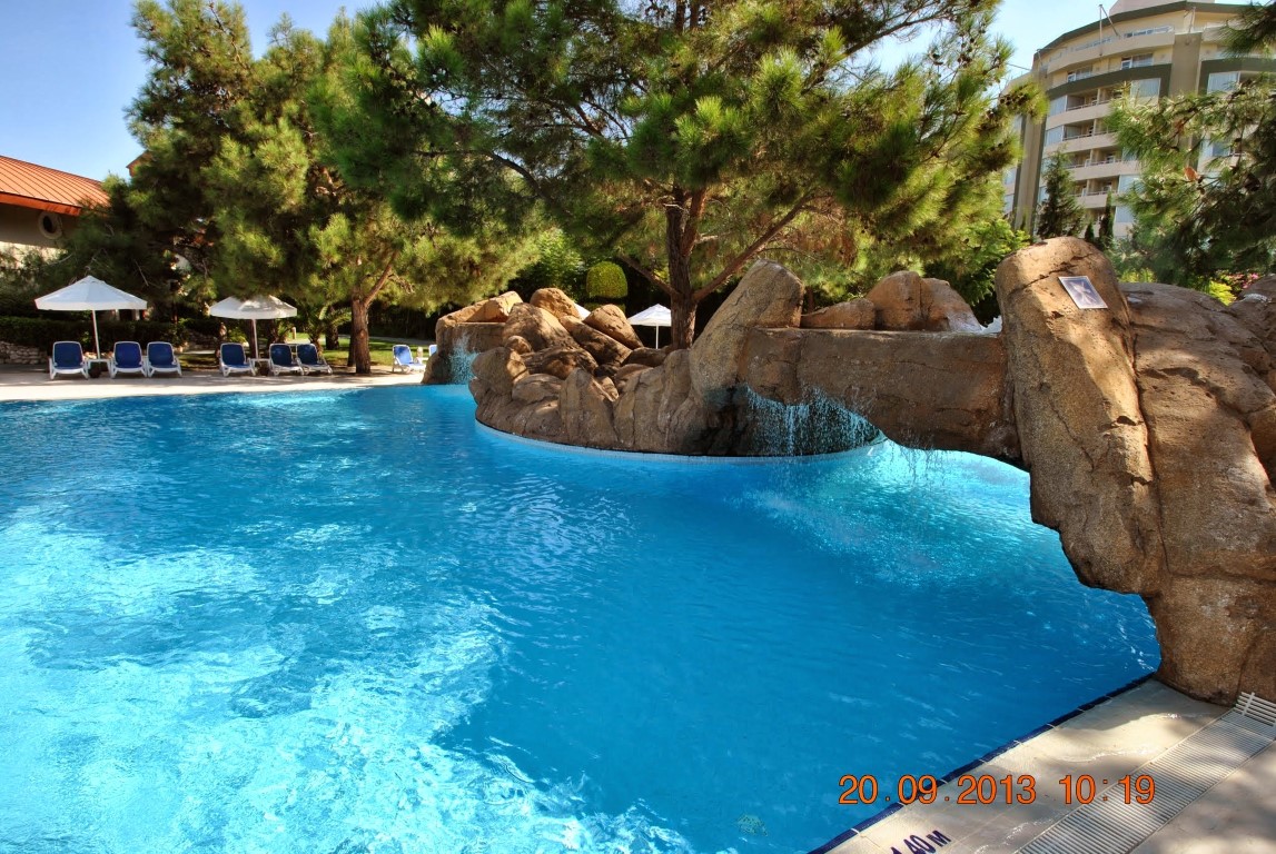 imagini hotel TITANIC LARA